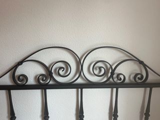 Cabezal de forja negro y dorado