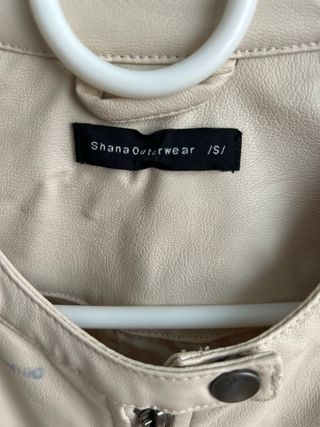 Cazadora beige efecto piel