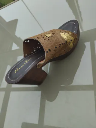 Zapatos Alma en Pena Marrones y Dorados