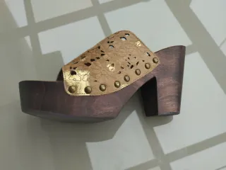 Zapatos Alma en Pena Marrones y Dorados