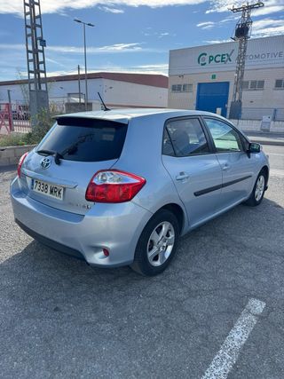 Toyota Auris 2011