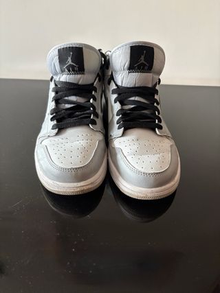 Air Jordan 1 Mid Light Smoke Grey
