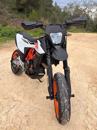 Moto KTM 690 SMC 2019 Supermotard