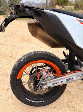 Moto KTM 690 SMC 2019 Supermotard