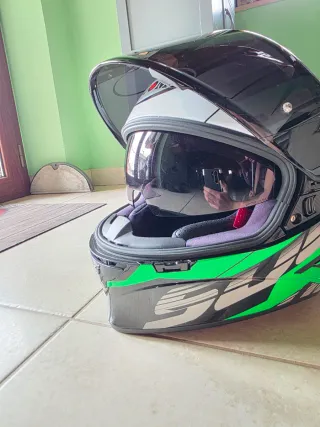 Casco Suomy Stellar, visiera oscurata