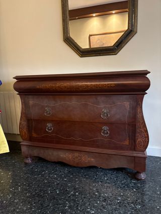 Cómoda clásica de madera