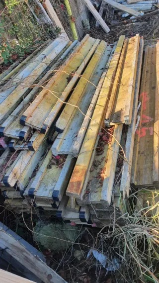 Mesa artesanal rústica de madera