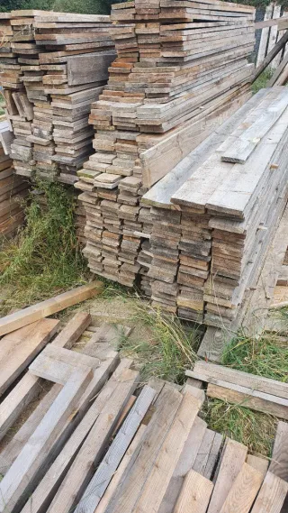 Mesa artesanal rústica de madera