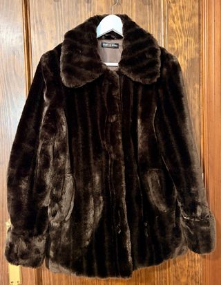 Chaquetón de pelo marrón Punt Roma