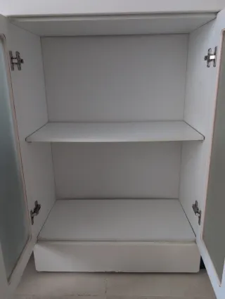 Armario blanco baño