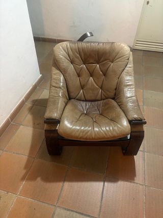 Poltrona retrò in pelle e legno