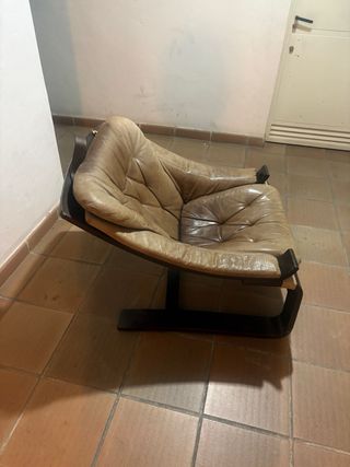 Poltrona retrò in pelle e legno