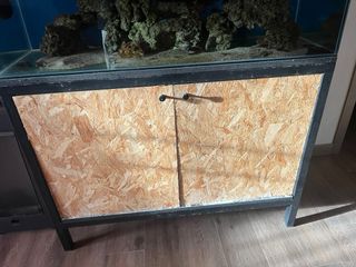 Acuario completo de cristal y piedra