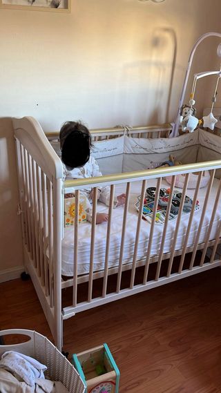 Cuna infantil de madera