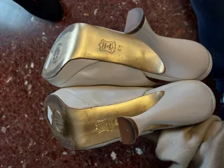 Tacones Hannibal Laguna Beige Peep Toe