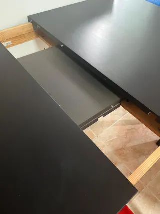 Mesa extensible y 4 sillas