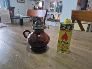 Lámpara de aceite antigua de cristal ámbar