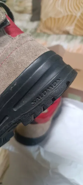 Botas de montaña Salomon rojas