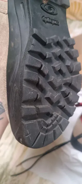 Botas de montaña Salomon rojas