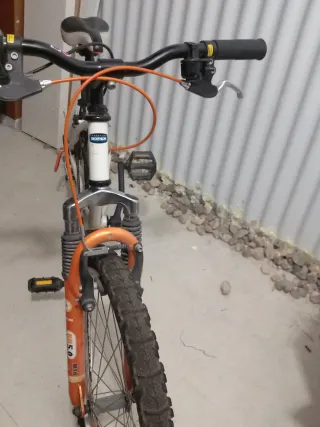 Bicicleta Decathlon Bianca e Arancione