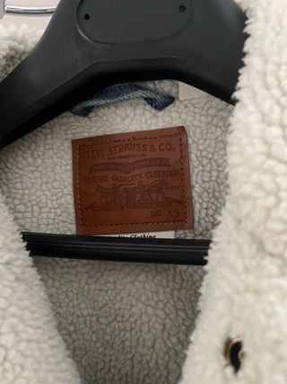 Cazadora tejana niña Levi's con forro sherpa.