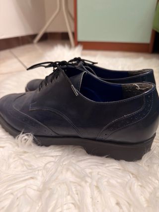 Scarpe stringate blu lucide