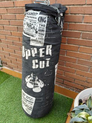 Saco de boxeo con cadena en buen estado