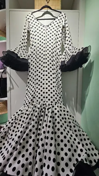 Vestido Flamenco Lunares Blanco y Negro