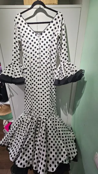 Vestido Flamenco Lunares Blanco y Negro