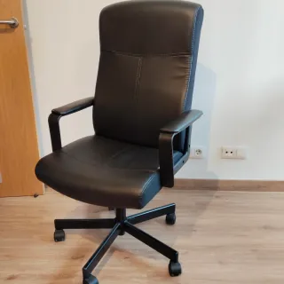 Silla de oficina + protector de suelo Millberget