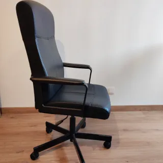 Silla de oficina + protector de suelo Millberget