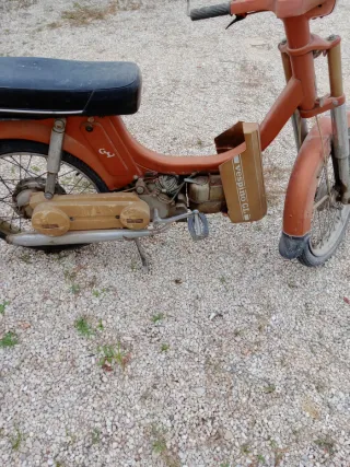 Vespino GL No arranca Motor duro al pedalear.