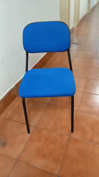 Silla de oficina azul y negra