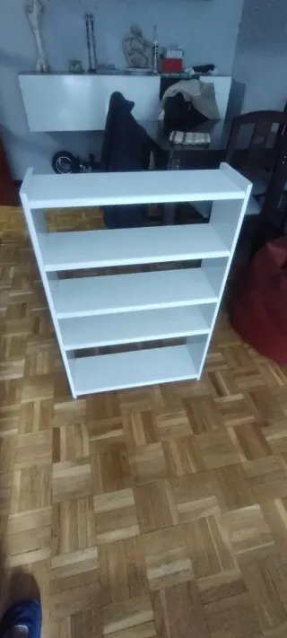 Estantería blanca de madera