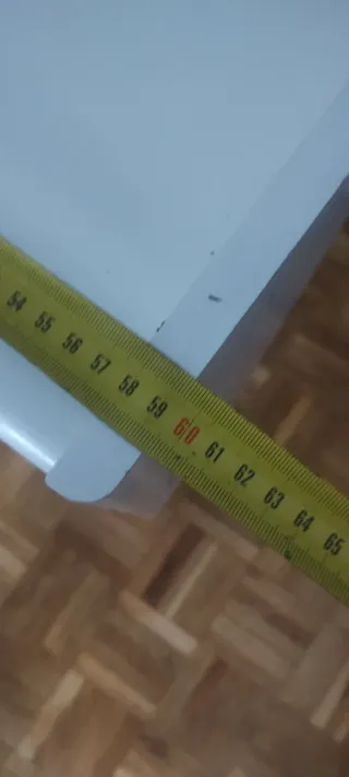 Estantería blanca de madera