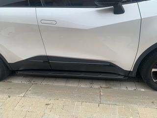 Estribos Toyota C-HR+ 2025