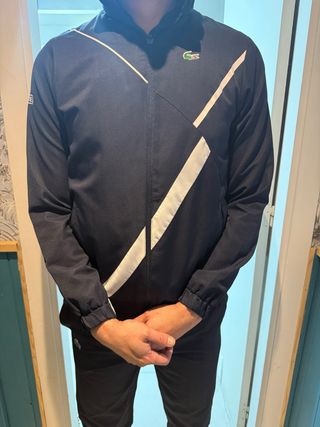 Chándal Lacoste azul y blanco su precio real 180wu