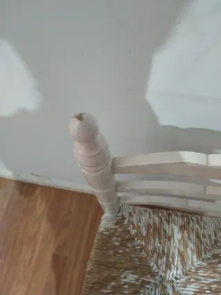 Silla rústica mimbre y madera blanca