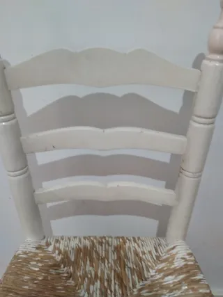 Silla rústica mimbre y madera blanca