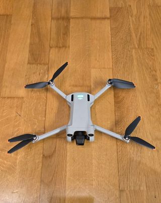 Dron DJI Mini 3 Pro + control remoto