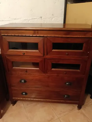 Cómoda de madera maciza