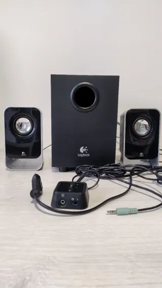 Altavoces Logitech para ordenador