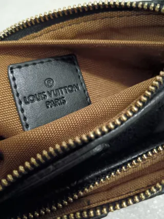 Set borsetta tracolla nera monogramma e dustbag