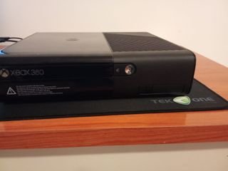 Xbox 360 con 9 giochi e controller