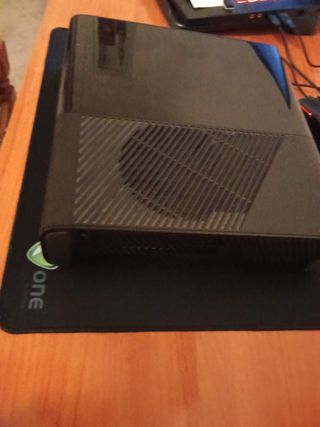 Xbox 360 con 9 giochi e controller