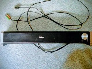 Barra de Sonido Trust Astro Negra y Plateada