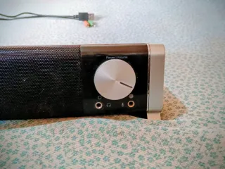 Barra de Sonido Trust Astro Negra y Plateada