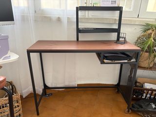 Scrivania FJÄLLBO IKEA in legno e metallo