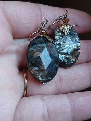 Orecchini Astrophyllite Neri e Oro