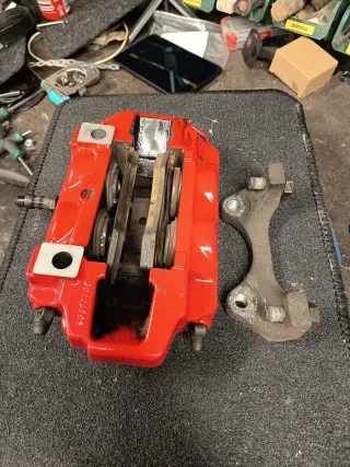 Pinza de freno izquierda brembo 4 pistones